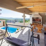 בית נופש Stunning Home In Ruda *