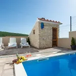 Stunning Home In Ruda