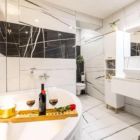 Gorgeous In With Kitchen Holiday home