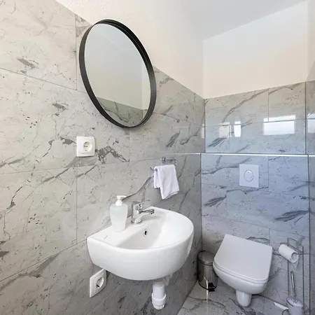Holiday home Gorgeous In With Kitchen Ruda
