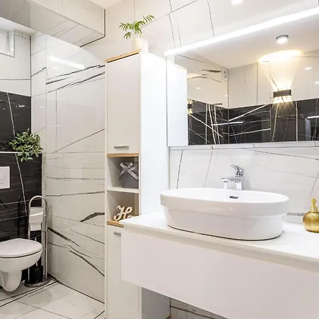 Holiday home Gorgeous In With Kitchen Ruda