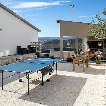 Gorgeous In With Kitchen Holiday home *