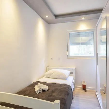 Gorgeous In With Kitchen Holiday home *