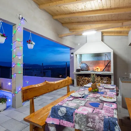 Сasa de vacaciones Gorgeous In With Kitchen Ruda
